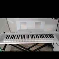Yamaha Digital Keyboard Piaggero NP-12WH + copri t