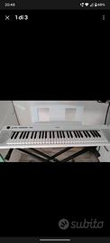 Yamaha Digital Keyboard Piaggero NP-12WH + copri t