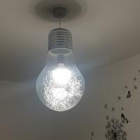 Lampadario a forma di lampadina 