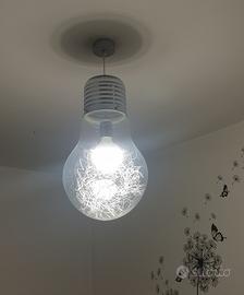 Lampadario a forma di lampadina 