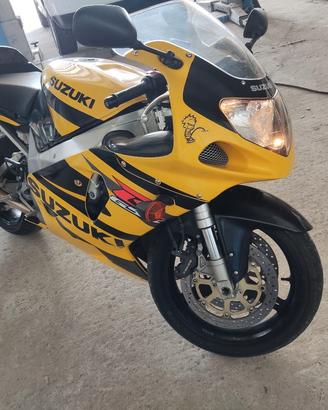 moto Suzuki GSX R750