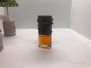 Piccola scultura di Arnaldo Pomodoro