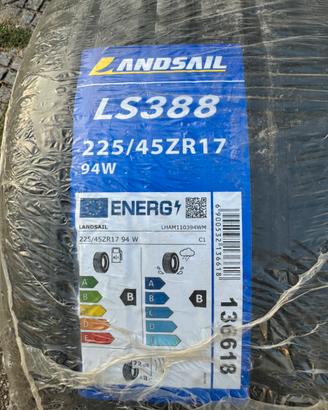 Pneumatici Landsail 225/45/17