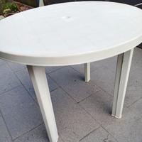 Tavolo rotondo in plastica