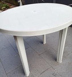 Tavolo rotondo in plastica