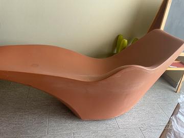 Chaise Loungue color terra rossa
