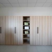 Armadio 8 ante con scaffale