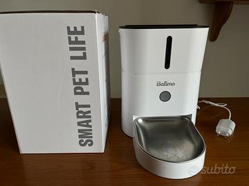 Distributore automatico cibo gatti