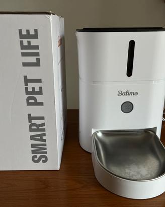 Distributore automatico cibo gatti