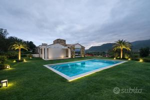Nuova villa con piscina privata ed ampio giardino