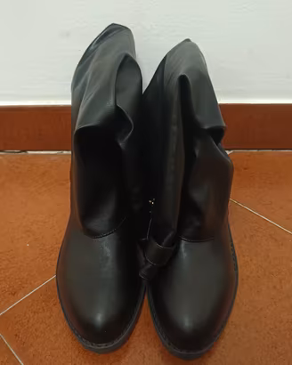 Stivali donna nuovi n.43