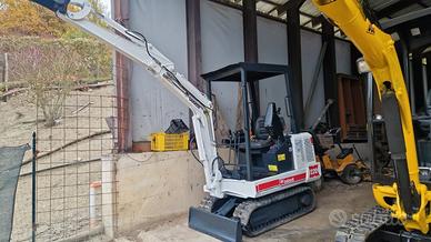 MINIESCAVATORE BOBCAT 220