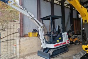 MINIESCAVATORE BOBCAT 220