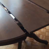 Tavolo in legno con sedie
