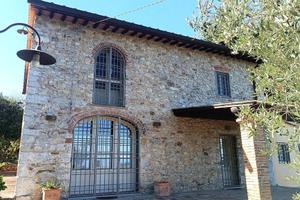Rustico / Casale di 200 m² con più di 5 locali a C