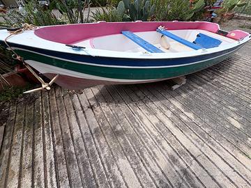 Barca in resina per pesca