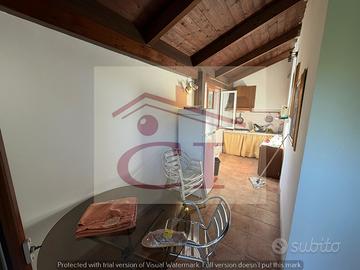 Bilocale arredato in villa cod. 085