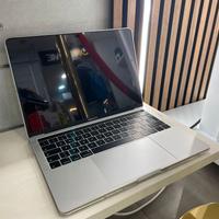 MacBook Pro 13” i5 8GB RAM 250GB Retina Touch Bar