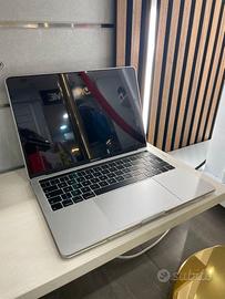 MacBook Pro 13” i5 8GB RAM 250GB Retina Touch Bar