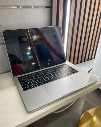 MacBook Pro 13” i5 8GB RAM 250GB Retina Touch Bar