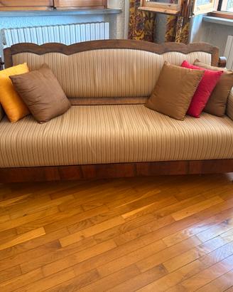 Elegante Divano Vintage in legno e tessuto