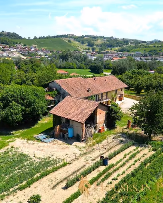 Rustico / Casale di 350 m² a Dogliani