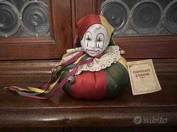 Pagliaccio giullare in vera porcellana.