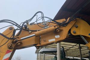 Braccio per escavatore con deportè