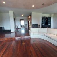 Divano ad angolo curvo bianco