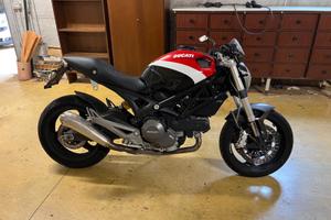 Ducati monster 696
