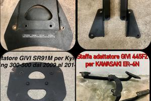 vari adattatori GIVI per bauletti moto e scooter. 