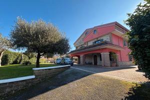 Villa singola ideale per due famiglie