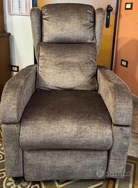 POLTRONA ALZAPERSONA ELETTRICA - PARI AL NUOVO