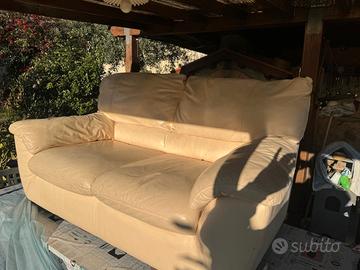 DIVANO DI PELLE