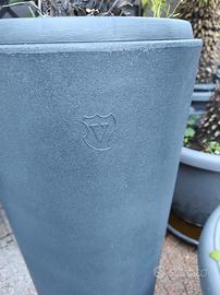 Vaso fioriera Veca alto, di desig, grigio scuro