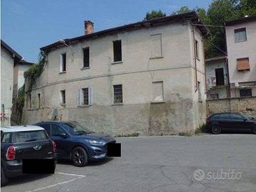 Immobile in asta di 334 m² con più di 5 locali a C
