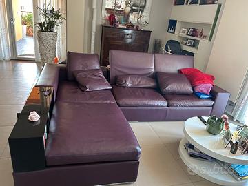 Divano in pelle con chaise longue