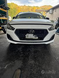 Vendiamo ricambi Hyundai j30 anno 2019