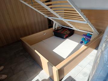 Struttura letto matrimoniale contenitore IKEA