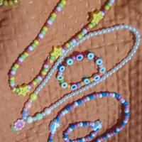 Braccialetti e collanine e due kit fai da te