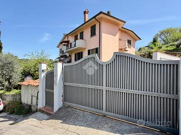 4 LOCALI A LASTRA A SIGNA