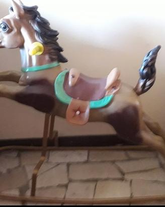 Cavalluccio a dondolo