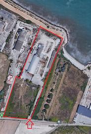 TERRENO EDIF DI 2ha SUL MARE CON 3.500mq CAPANNONI