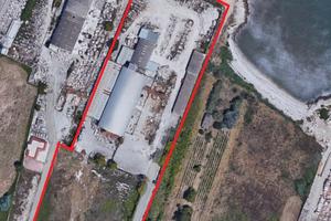 TERRENO EDIF DI 2ha SUL MARE CON 3.500mq CAPANNONI