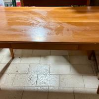 Tavolo rettangolare in legno massello