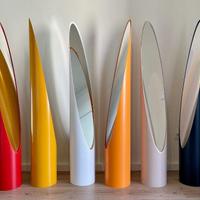 Specchio modello unghia d’appoggio a terra