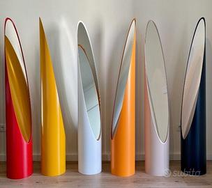 Specchio modello unghia d’appoggio a terra