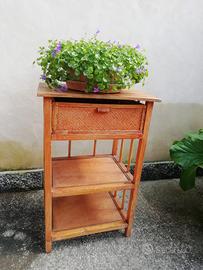 Mobiletto da giardino in legno