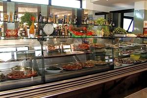 Bar caffetteria con cucina