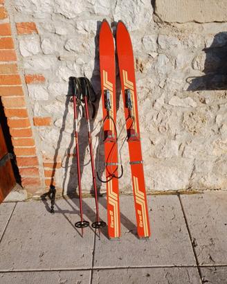 Sci vintage epoca in legno da esposizione